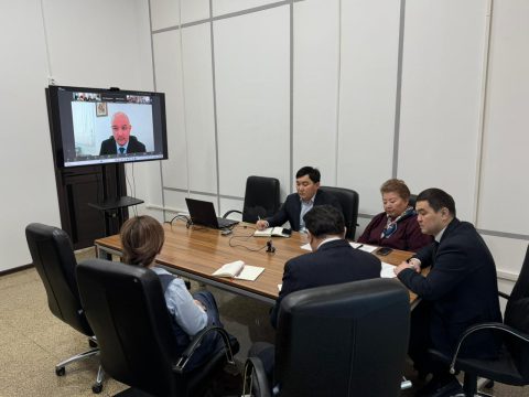 «Конституция – мемлекеттіліктің негізі» тақырыбында онлайн кездесу өтті